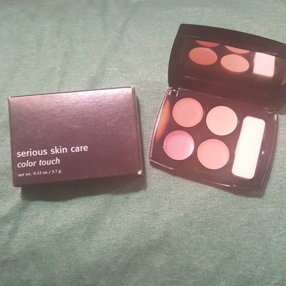 SERIOUS SKINCARE COLOR TOUCH COMPACT- (or free w/ $20 purchase) - Picture 1 of 6